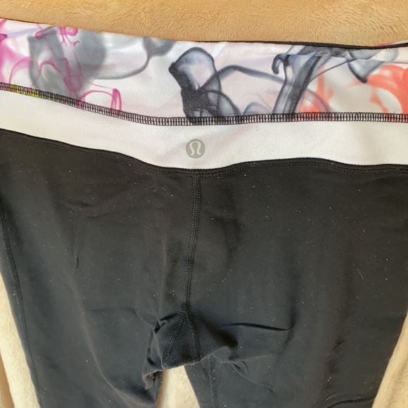 Lululemon Wunder Under Crop - Picture 2 of 3
